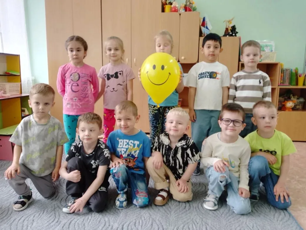 Развлечение в средней группе "Подари улыбку другу".