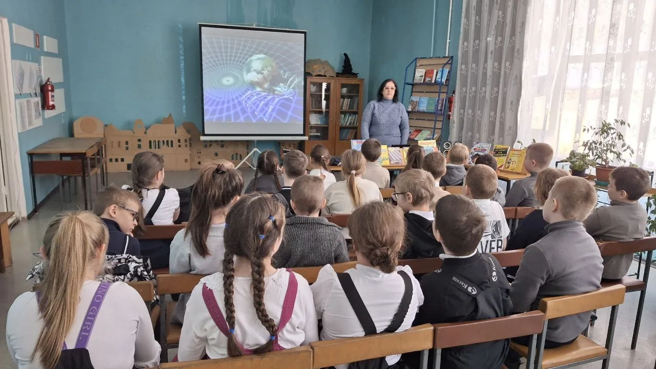 В рамках Недели «Безопасного Рунета» для ПЕРВЫХ ОРЛЯТ РОССИИ 2 "В" класса в библиотеке ф. №4 МБУК Жи