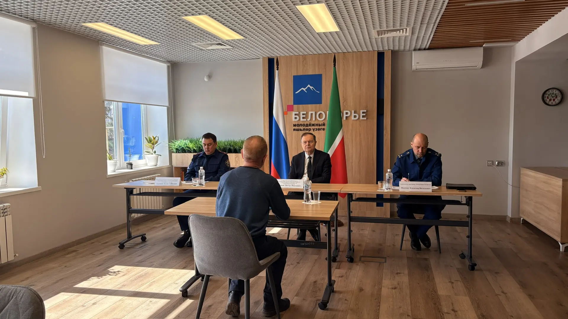 Главный федеральный инспектор по РТ Виктор Демидов провел выездной прием граждан в Лаишевском районе