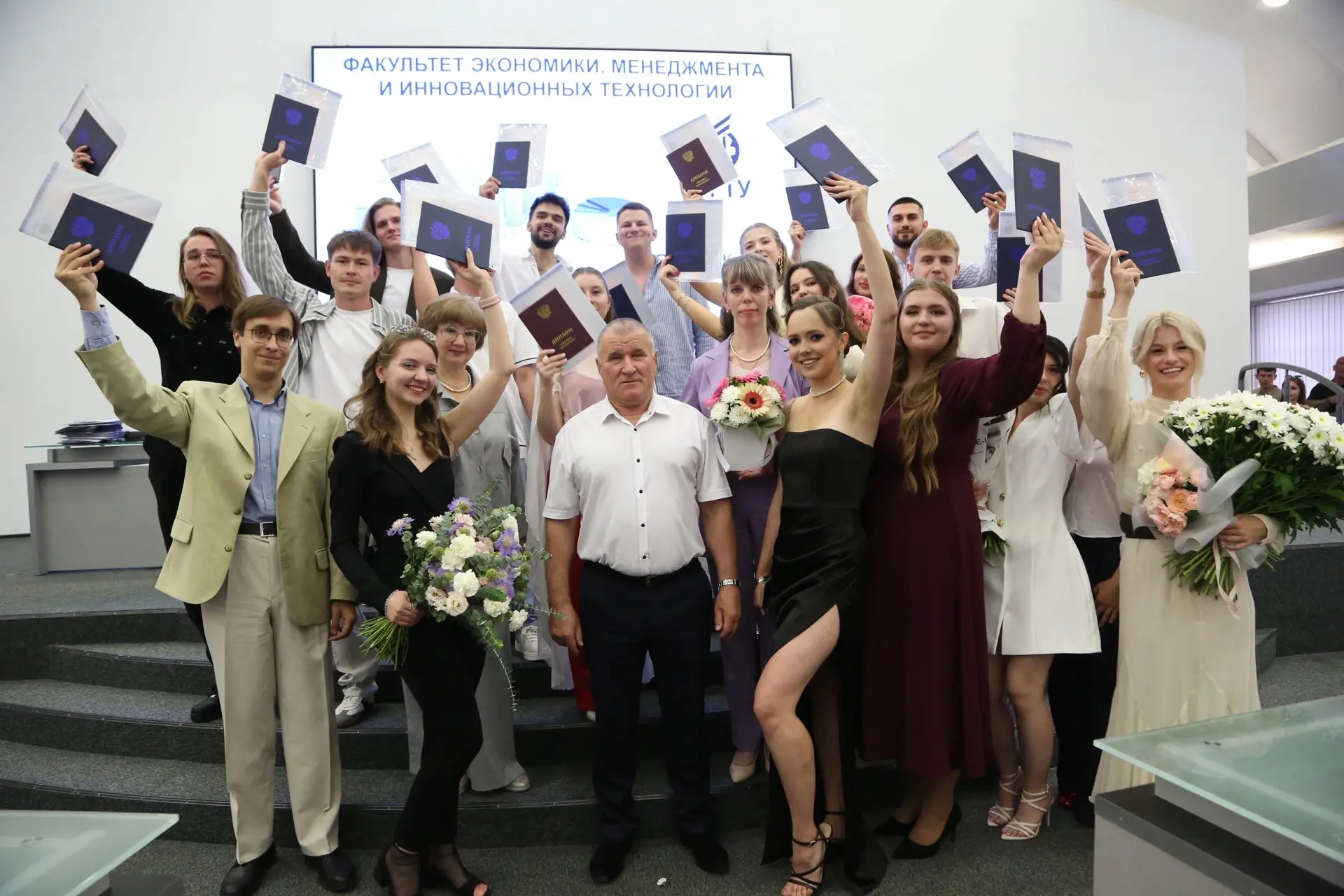 🎉 Вручение дипломов в ВГТУ в самом разгаре!