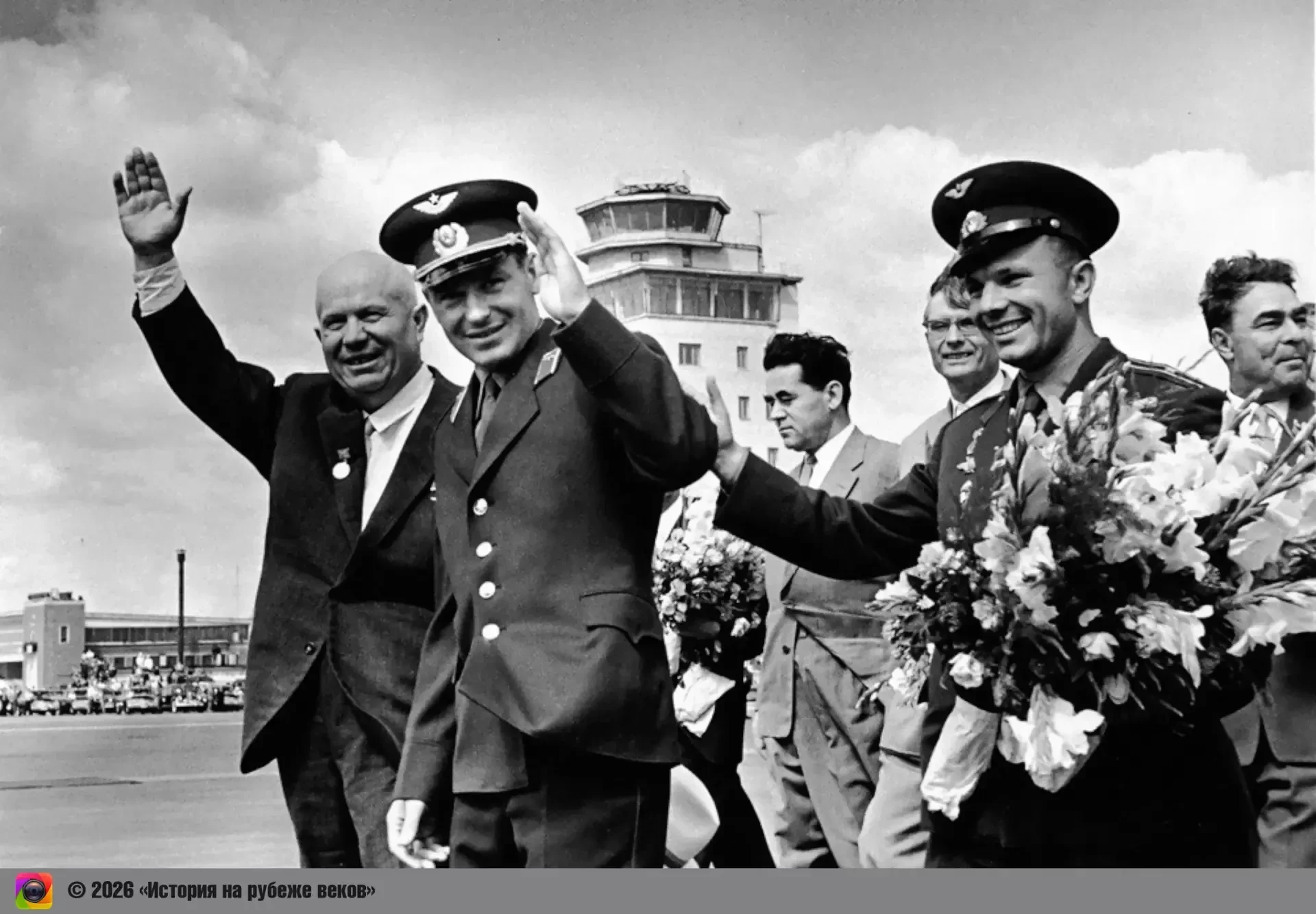 Аэропорт Внуково, 9 августа 1961 года. В Москве состоялась торжественная встреча космон...