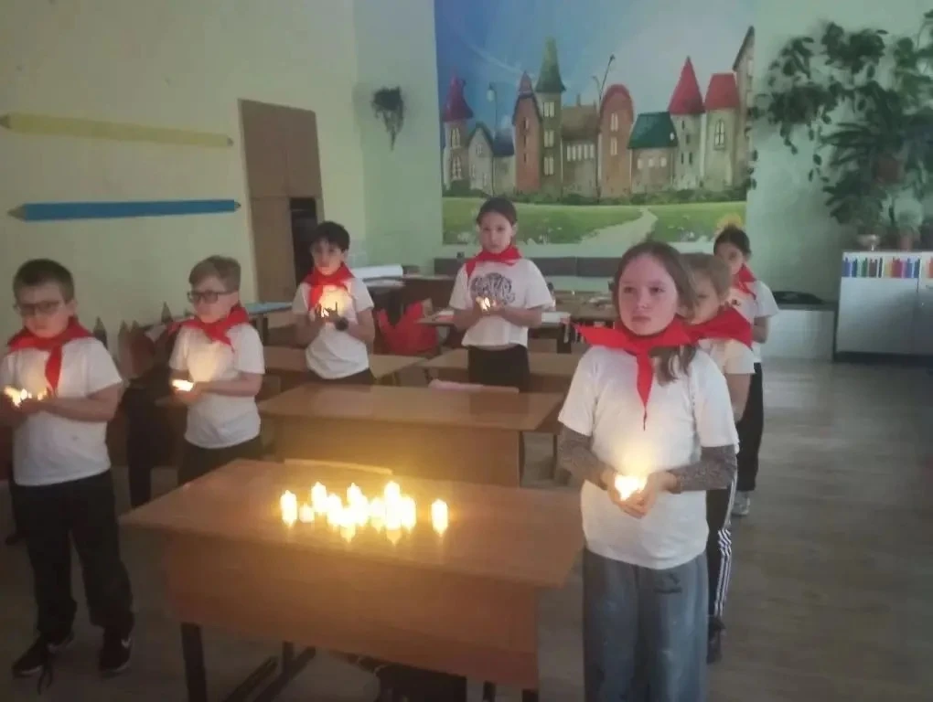 Маленькие сердца, большая память ❤️

🕯️Сегодня в нашей начальной школе прошел особенный Кинолектори