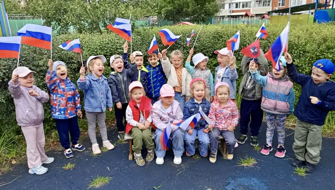 День Государственного флага Российской Федерации: гордость, история и детские улыбки!