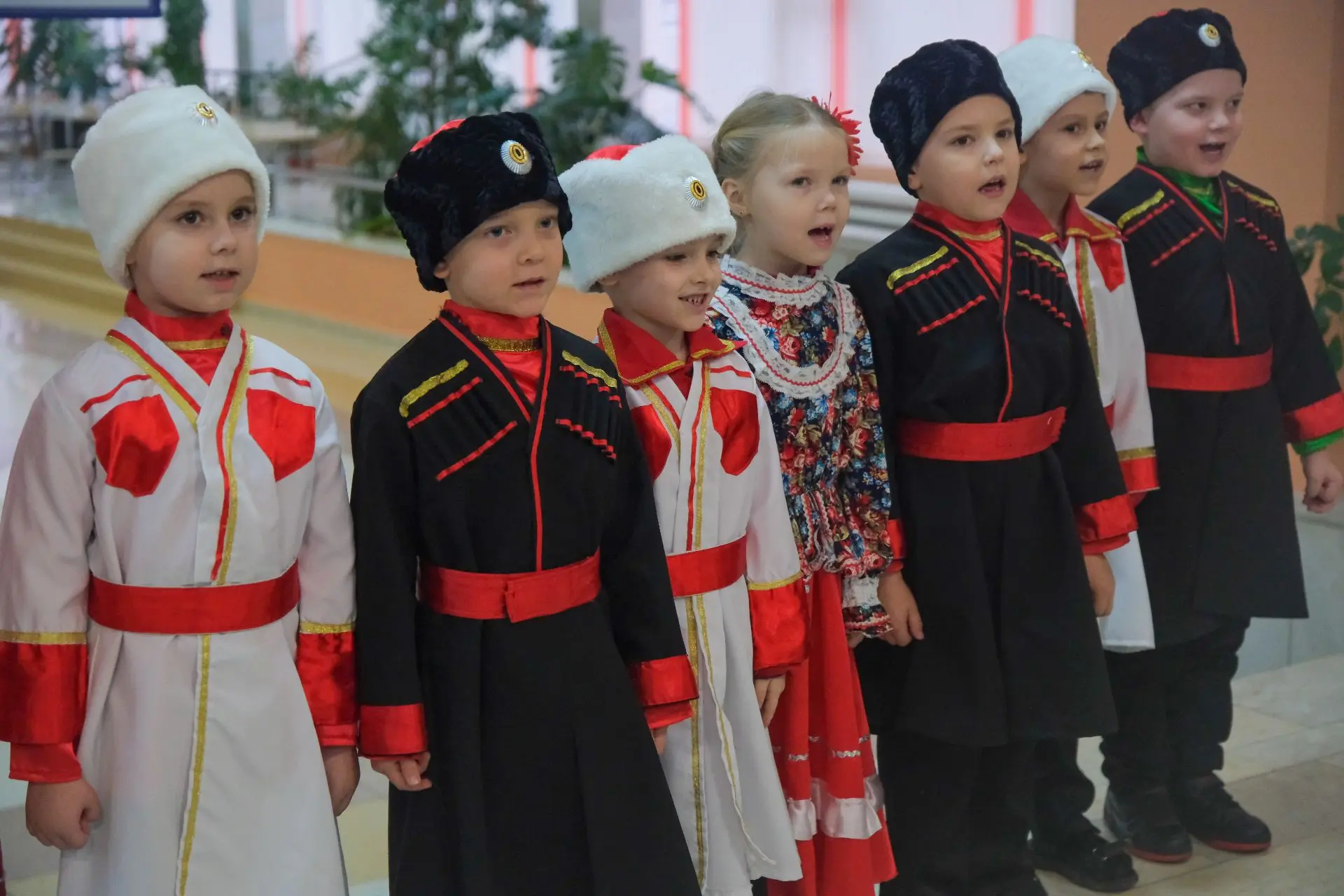 Уважаемые старики, господа атаманы, братья-казаки!

Дорогие дети! Уважаемые родители, педагоги и нас