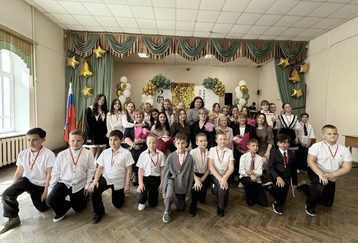 Ах, какое трогательное событие - Последний звонок! Наша необычная школа отличается самы...