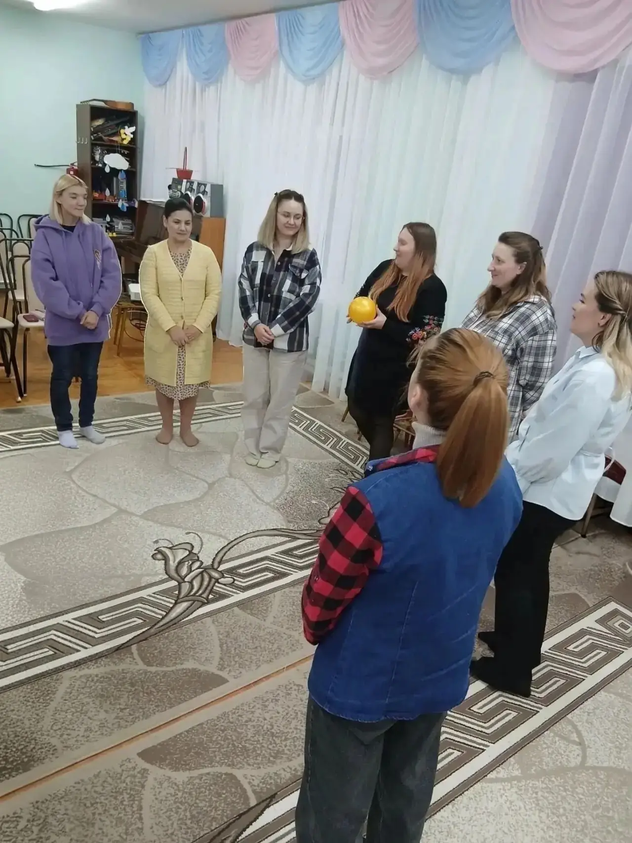 В младшей группе прошло родительское собрание на тему "Режим дня в младшей группе". На ...