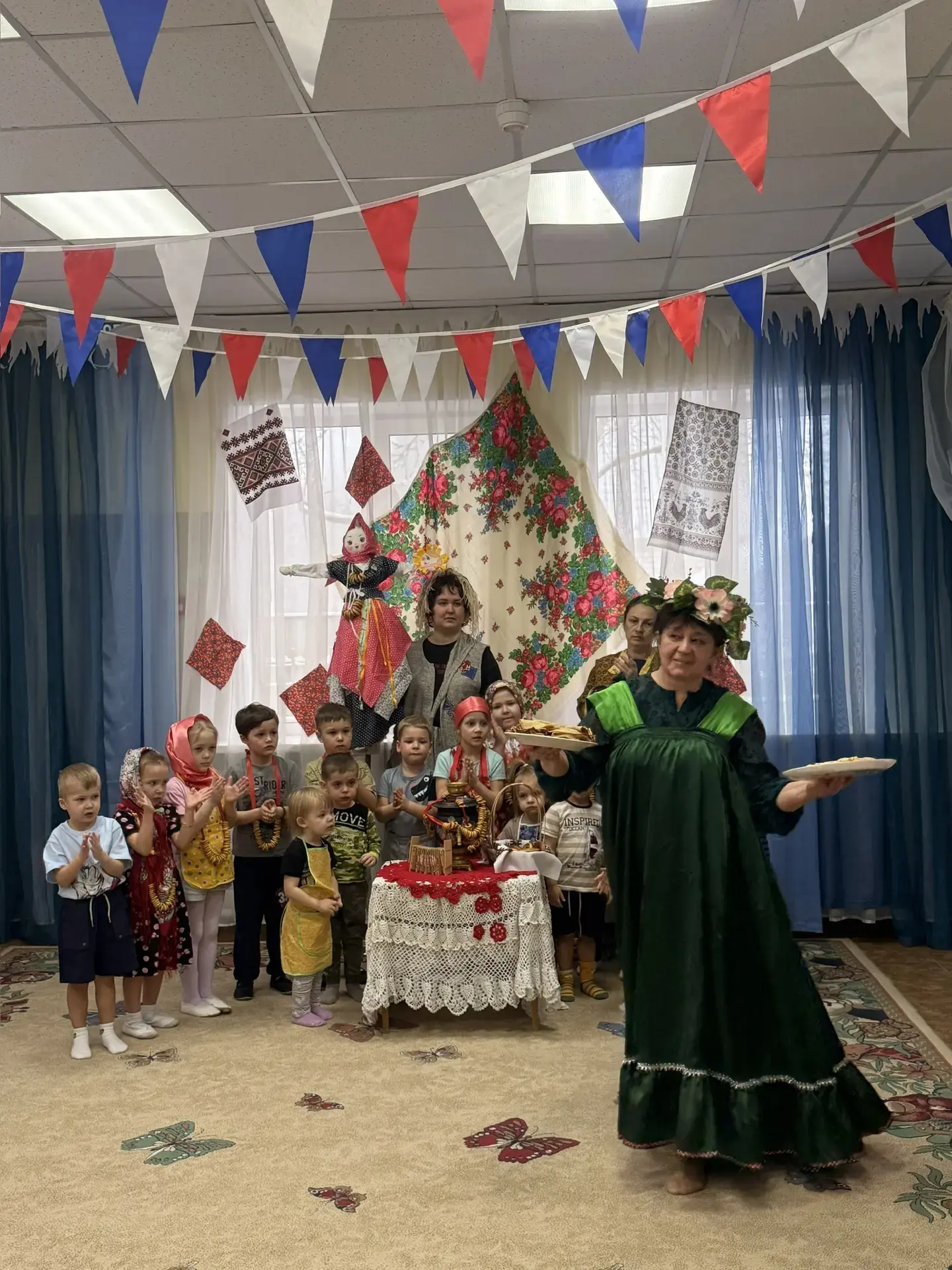 Весёлые проводы зимы прошли во всех дошкольных отделений МБОУ Видновской СОШ N1. Традиционный праздн