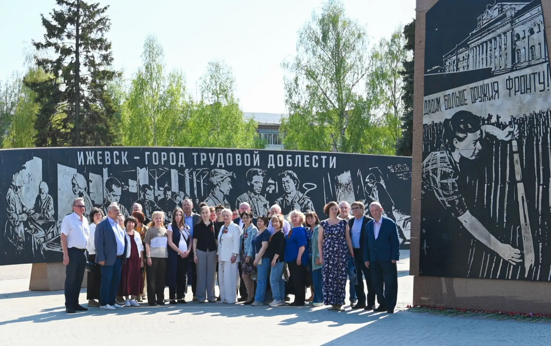 УдГУ почтил подвиг героев  В преддверии великого праздника Победы преподаватели и сотрудники Удмуртс