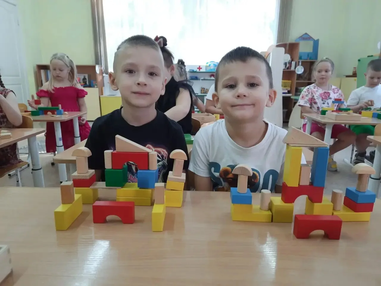 🏗 Маленькие архитекторы за работой!