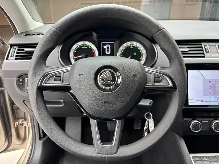 🇨🇳🔥Škoda Octavia так же доступна к приобретению из Китая  — 2022 год, 1.5л., 113л.с., бензин — 2WD, 