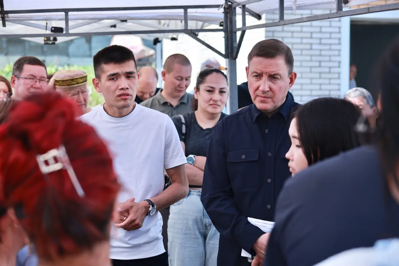 Еще две встречи с жителями Горно-Алтайска - в поселке Афганцев и Яблоневом саду. Микрорайоны разные,