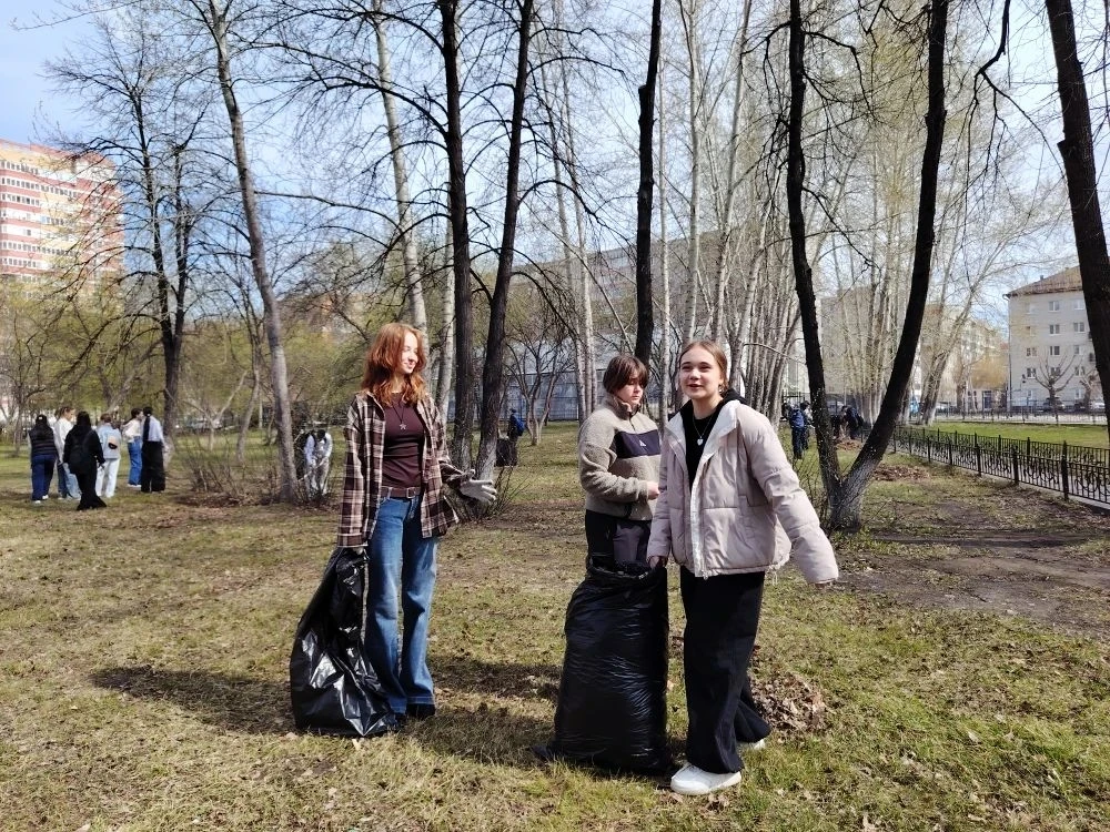 🏫 Чистый город — чистая гимназия! В рамках городской акции «Чистый город» гимназисты дружно вышли на