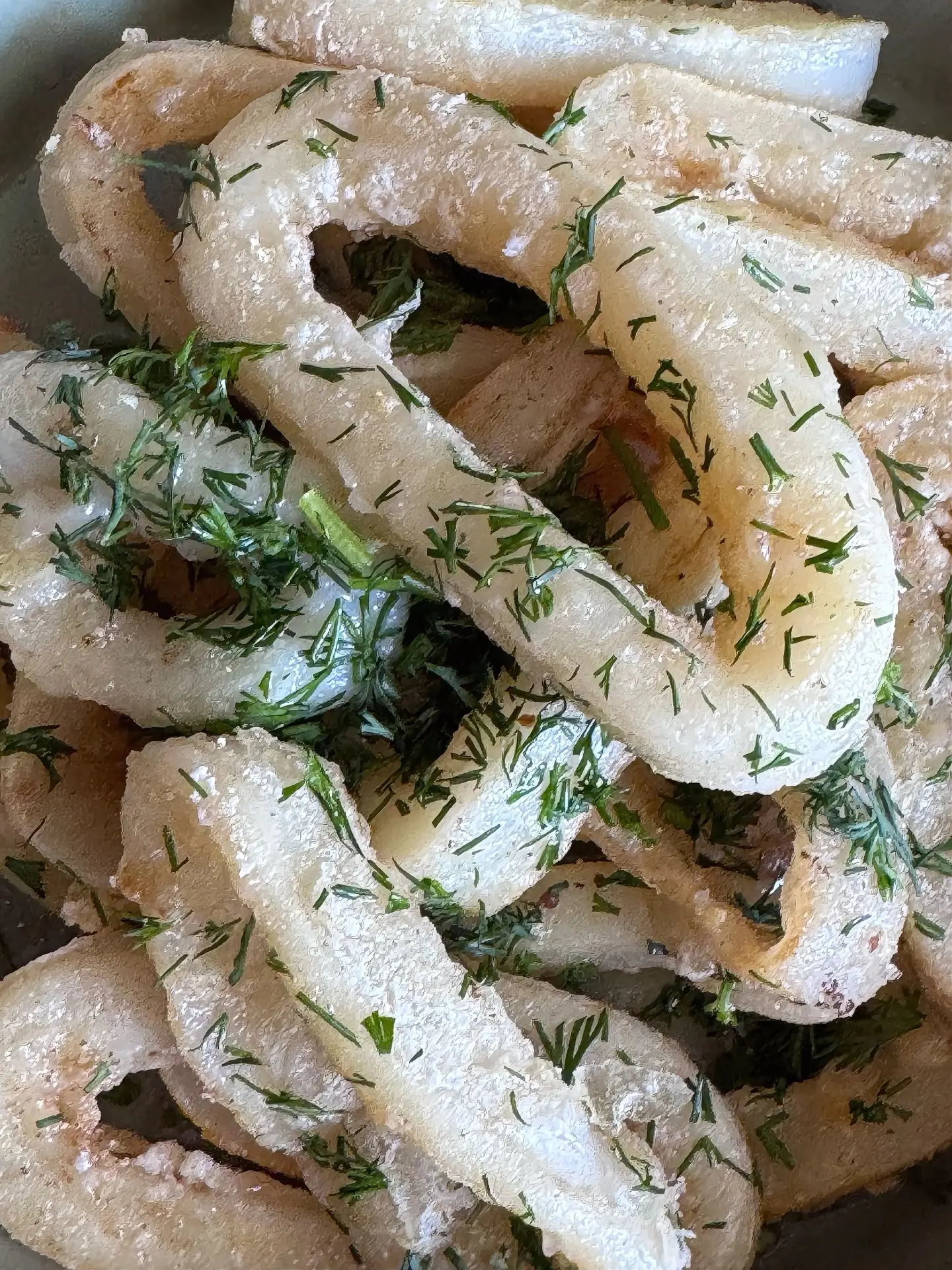 Кольца кальмаров

Вкусно, просто, быстро

Ингредиенты. 
1️⃣ тушки кальмаров - 3-4 шт
2️⃣ Рисовая мук