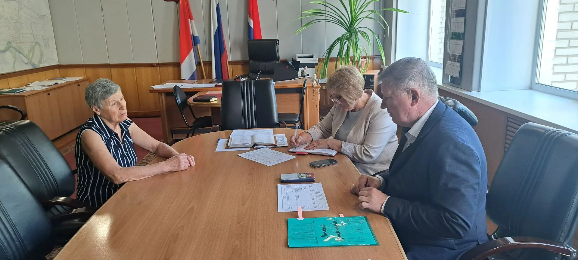 Совместно с председателем Думы Андреем Запоточным провели прием граждан по личным вопро...