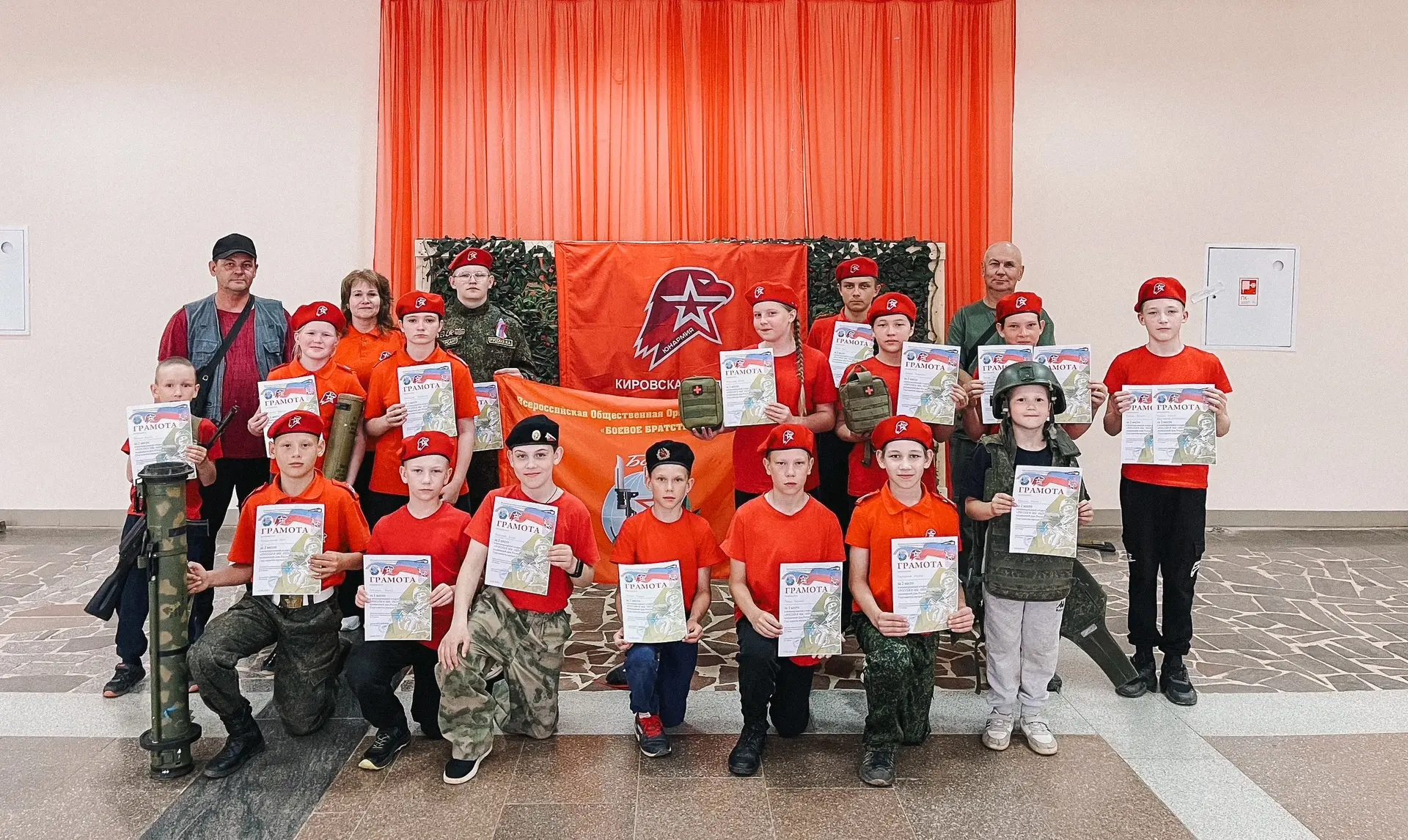 📅 11 июня в Унинском Центре культуры и досуга состоялась военизированная эстафета «Россия и мы – не