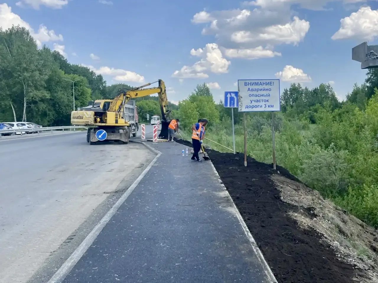 В Ленинском районе проложили новый тротуар вдоль Толмачёвского шоссе на участке от дома...