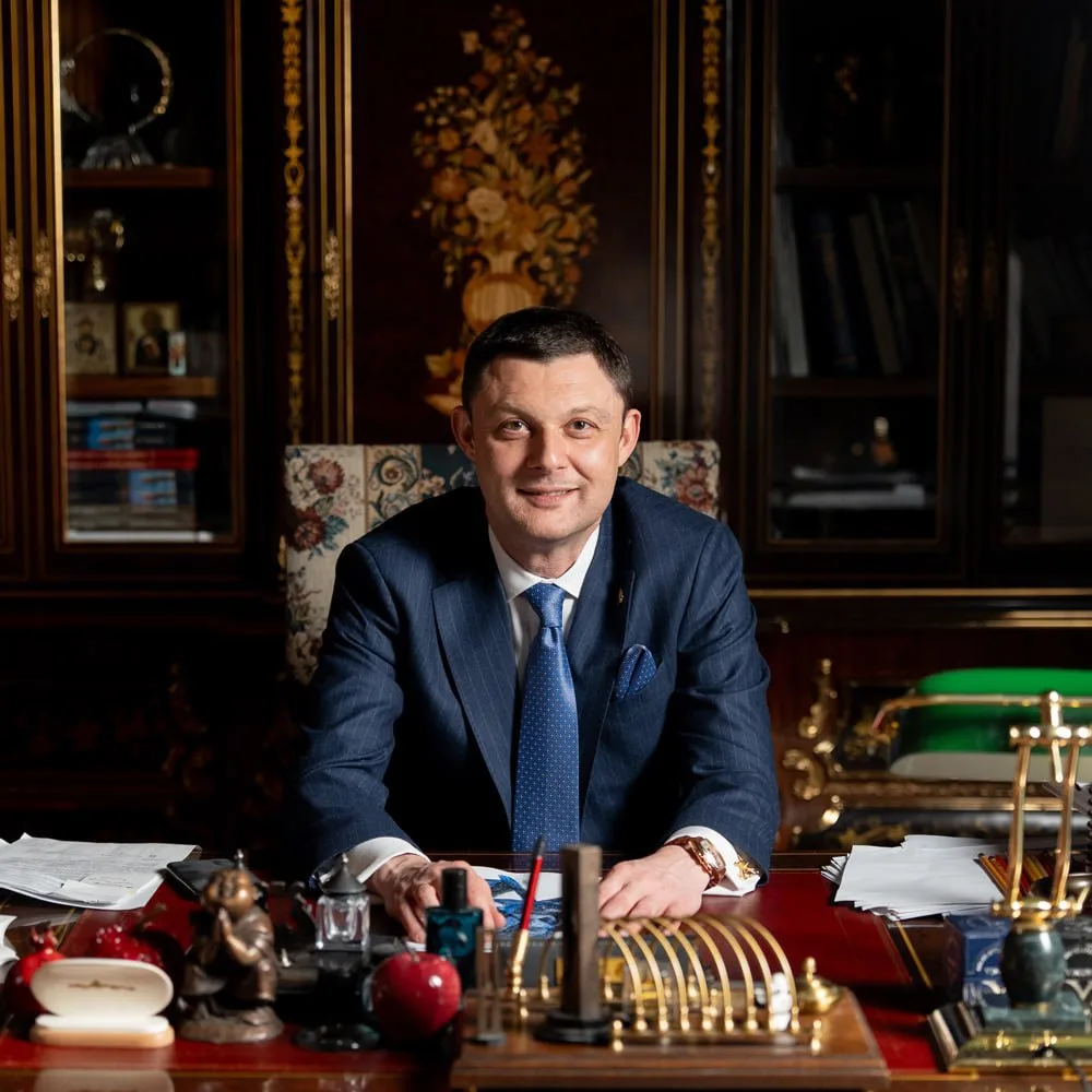 Поздравительный адрес направил Василий Зурабович Церетели —  президент Российской академии художеств