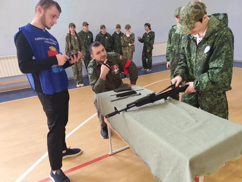 Сегодня команды средней и старшей возрастных групп нашей школы приняли участие в муниципальном этапе