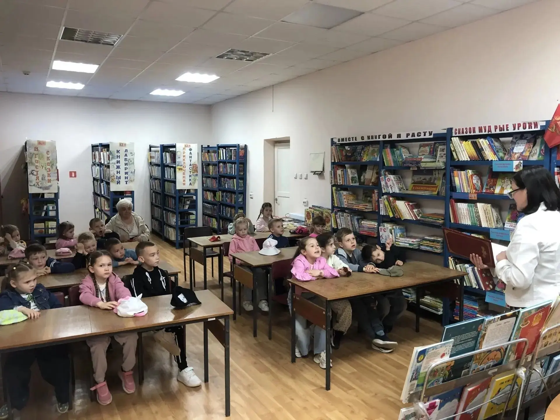 2 июня воспитанники старшей группы посетили детскую библиотеку им. Островского.