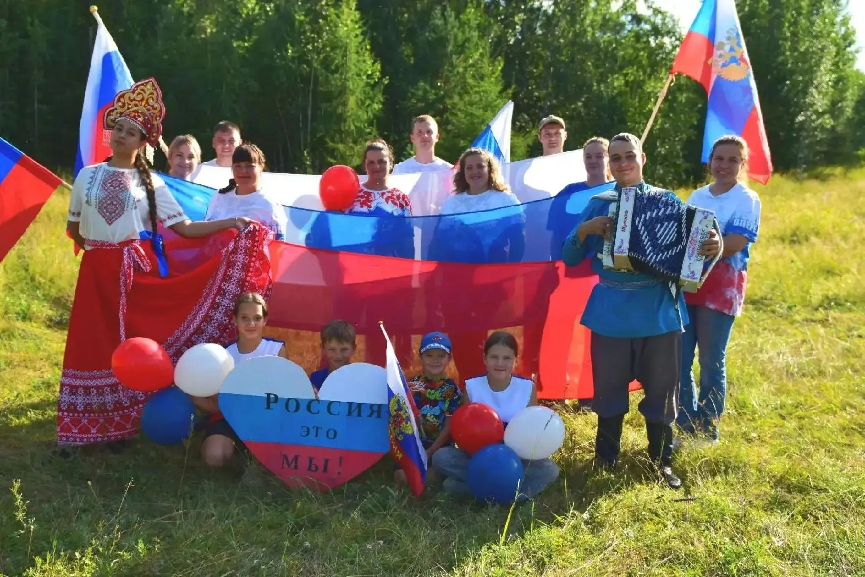 Улетовские судебные приставы в День флага РФ провели патриотическую акцию «Россия — это...