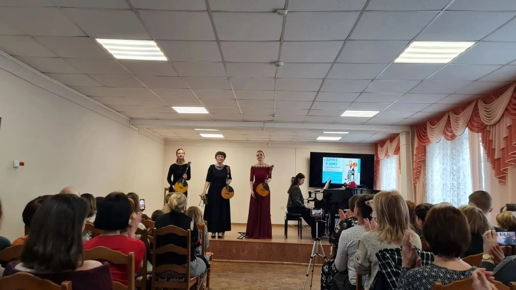"Дорога домой": Ксения Дубровская подарила школе незабываемый вечер