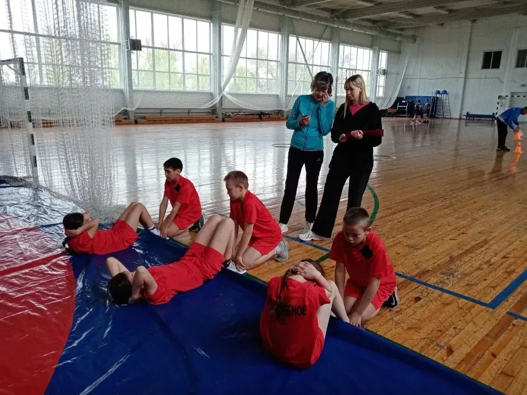 МЫ — ПЕРВЫЕ! 🏆 Школа на вершине пьедестала!
Наши ребята доказали, что они — настоящая команда! На м