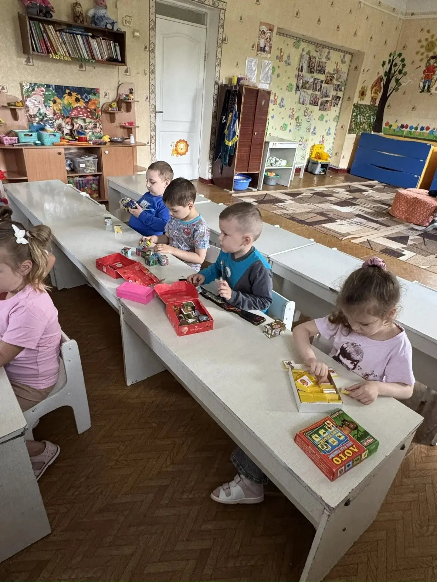 Настольные игры в детском саду являются одной из разновидностей дидактических или развивающих игр. О