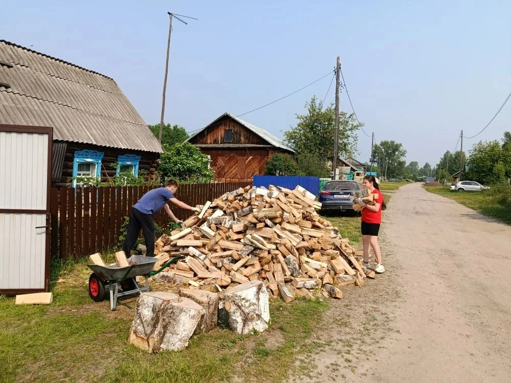 Галанинская школьная бригада в деле! 🌱🔨

5-й день работы школьной бригады: делаем добрые дела вмес