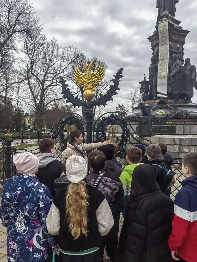 Сегодня учащиеся 4"А"класса побывали на увлекательной экскурсии по родному Краснодару. ⛪Первым пункт