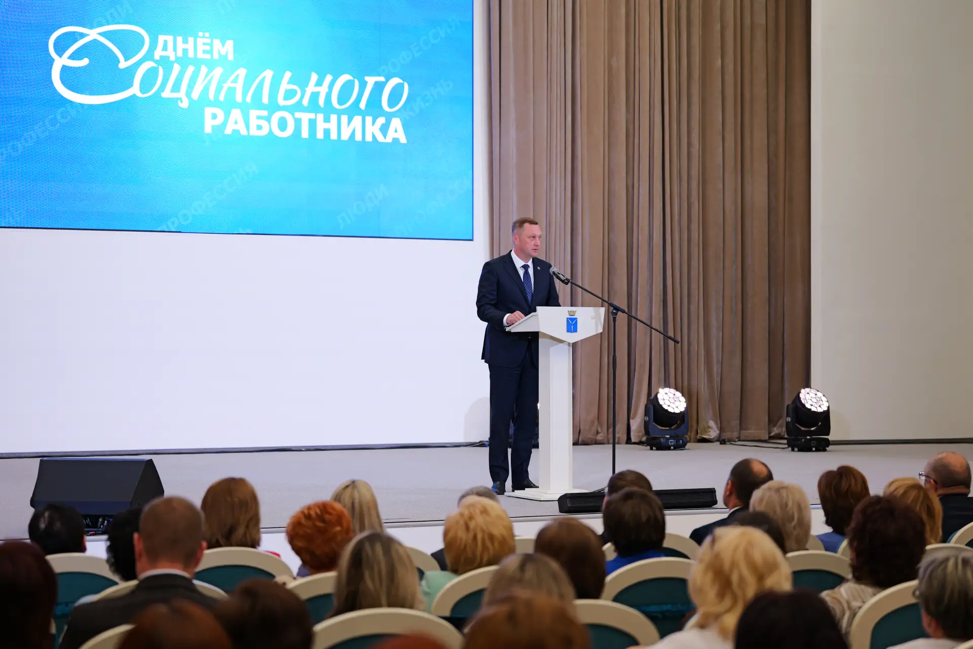 В День социального работника, который отмечается 8 июня, в Правительстве Саратовской об...