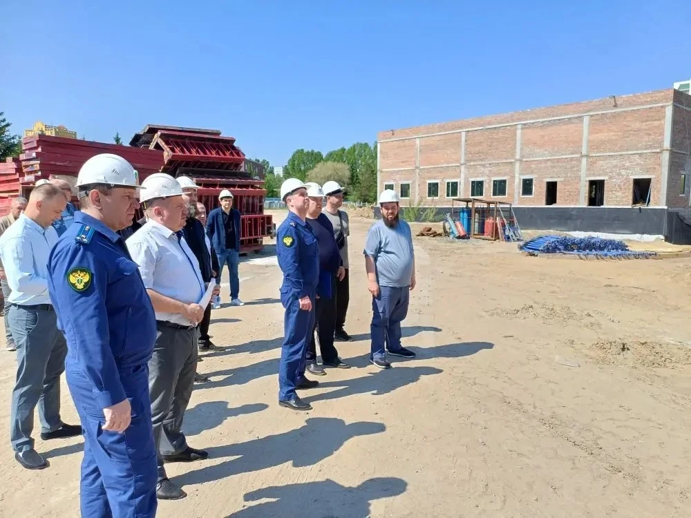 Под председательством заместителя прокурора Омской области проведено совещание на строительной площа