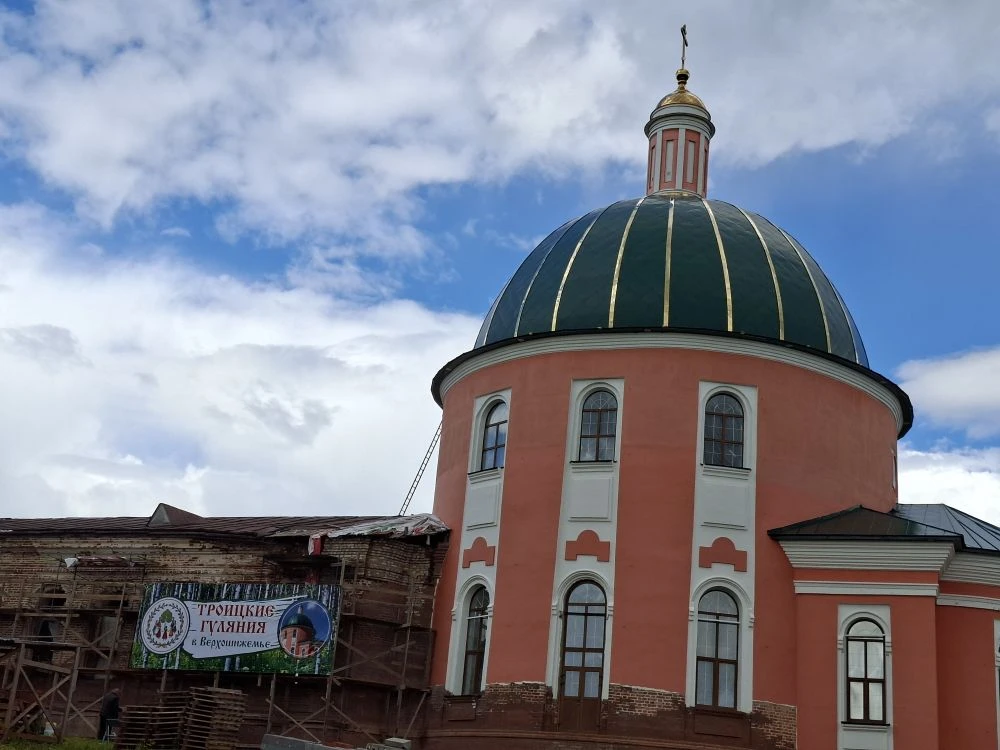 ☀🌿В светлый праздник Святой Троицы центральная библиотека им. М. М. Синцова приняла уч...