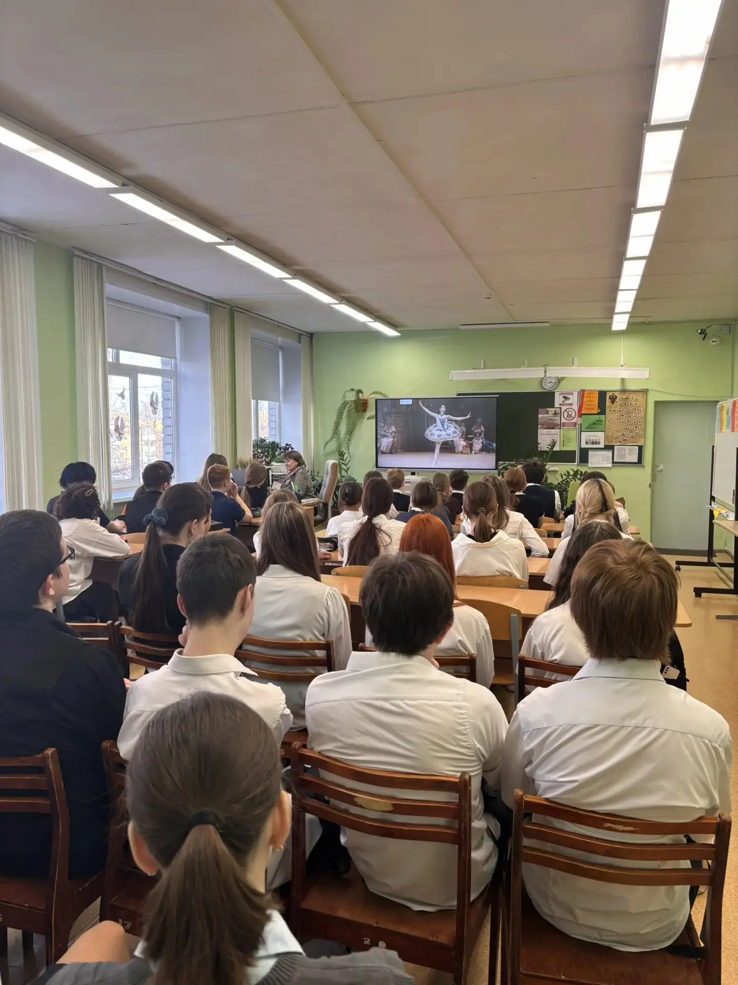 ПОНЕДЕЛЬНИК🇷🇺 РАЗГОВОРЫ О ВАЖНОМ🇷🇺  23 марта во всех школах страны прошёл классный час из цикла «Раз