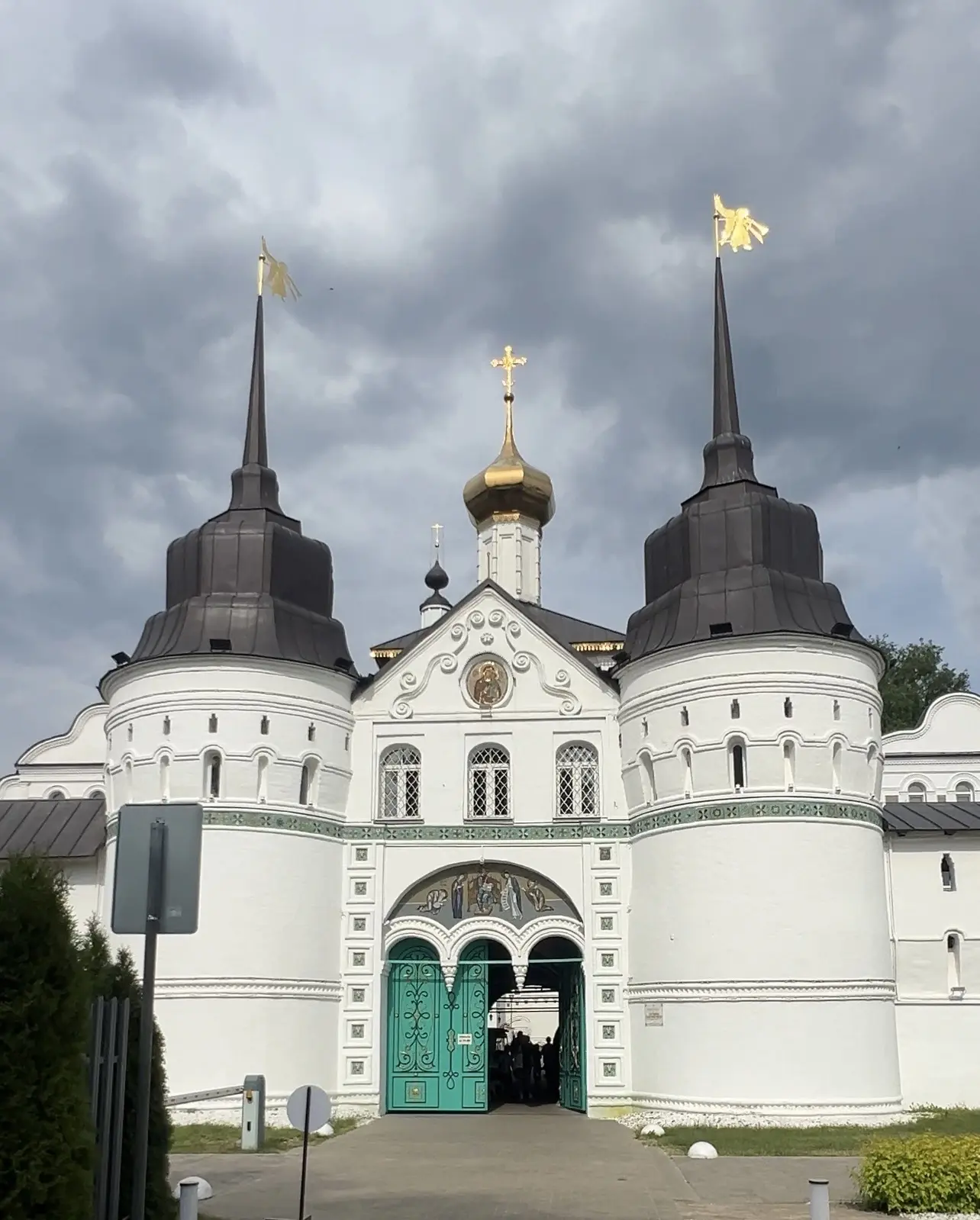Знаете, о чем подумала, находясь в монастыре 14 века?