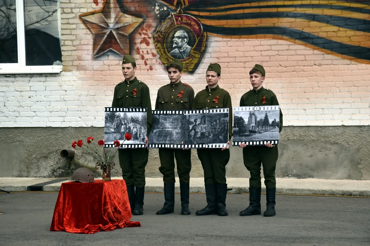 Герой на стене, память в сердце!  Сегодня в школе №4 состоялось торжественное открытие мурала с изоб