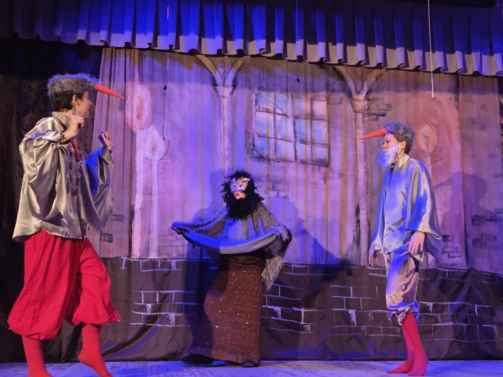"ДЕБЮТ" ПРИГЛАШАЕТ ДРУЗЕЙ!🎭  🎭🎈Школьная театральная студия "Дебют" показала благотворительный спекта