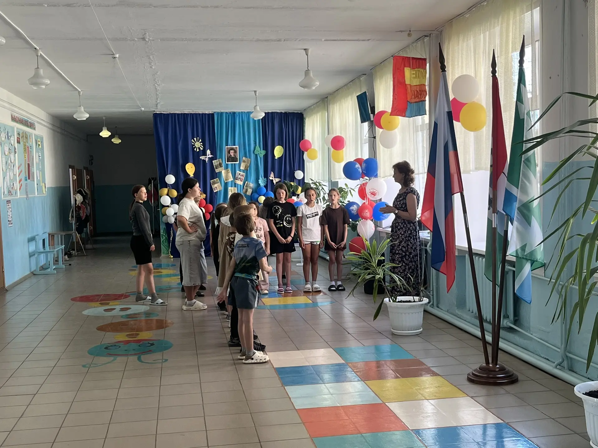 Сегодня у нас был невероятный 5-й день лагеря! 🎉✨
День начался с линейки, где нам рассказали о план