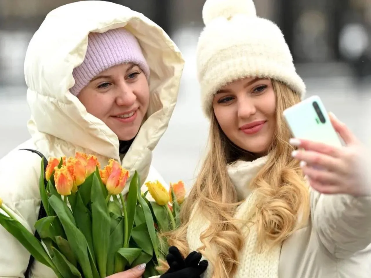 Дорогие женщины, поздравляю вас с 8 Марта! 🌼  Сегодня ваш день, и я хотел бы выразить искренние слов