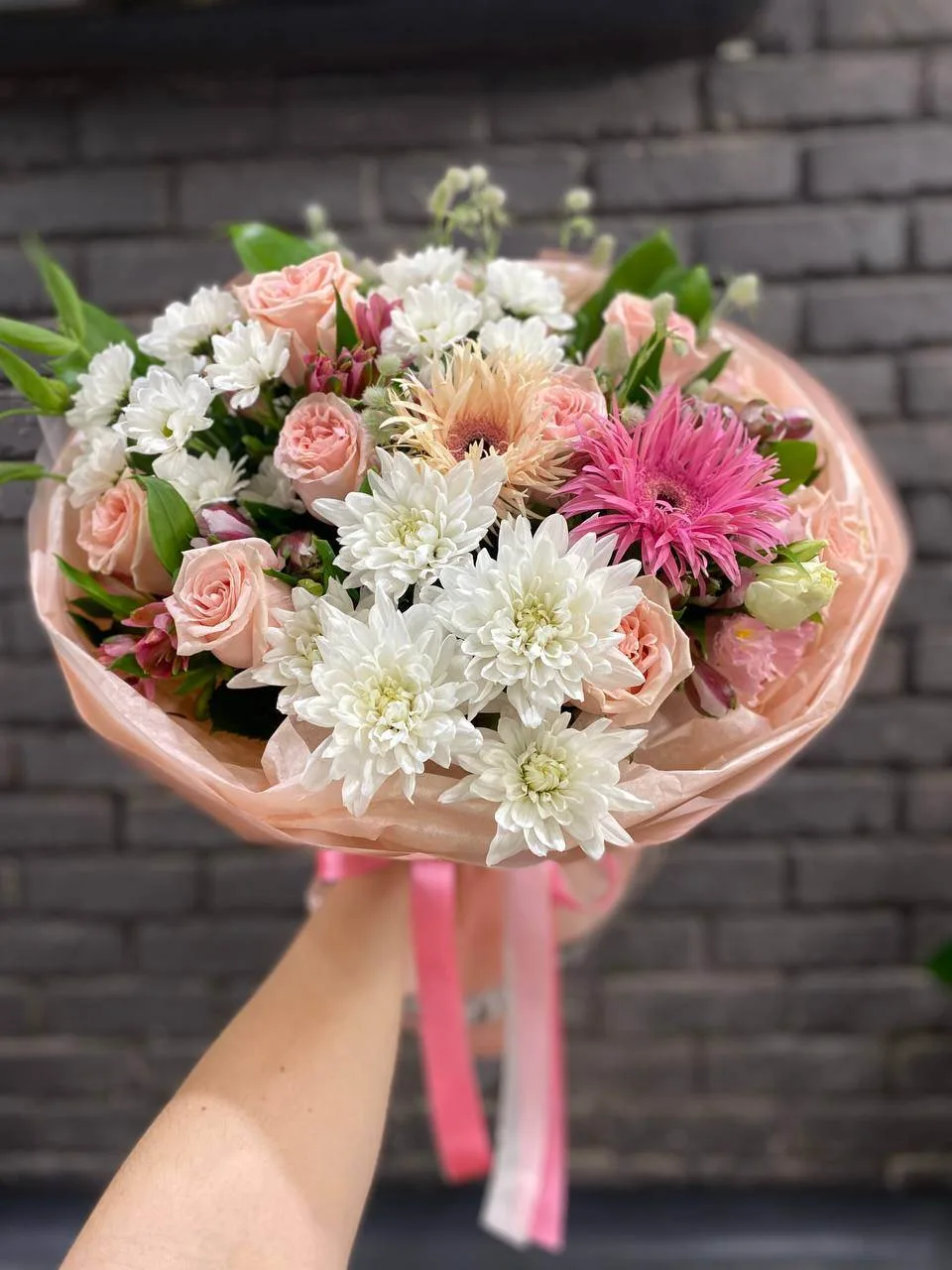Нежность, которую хочется держать в руках подольше 🌸В этом букете — целая гамма эмоций: мягкие куст