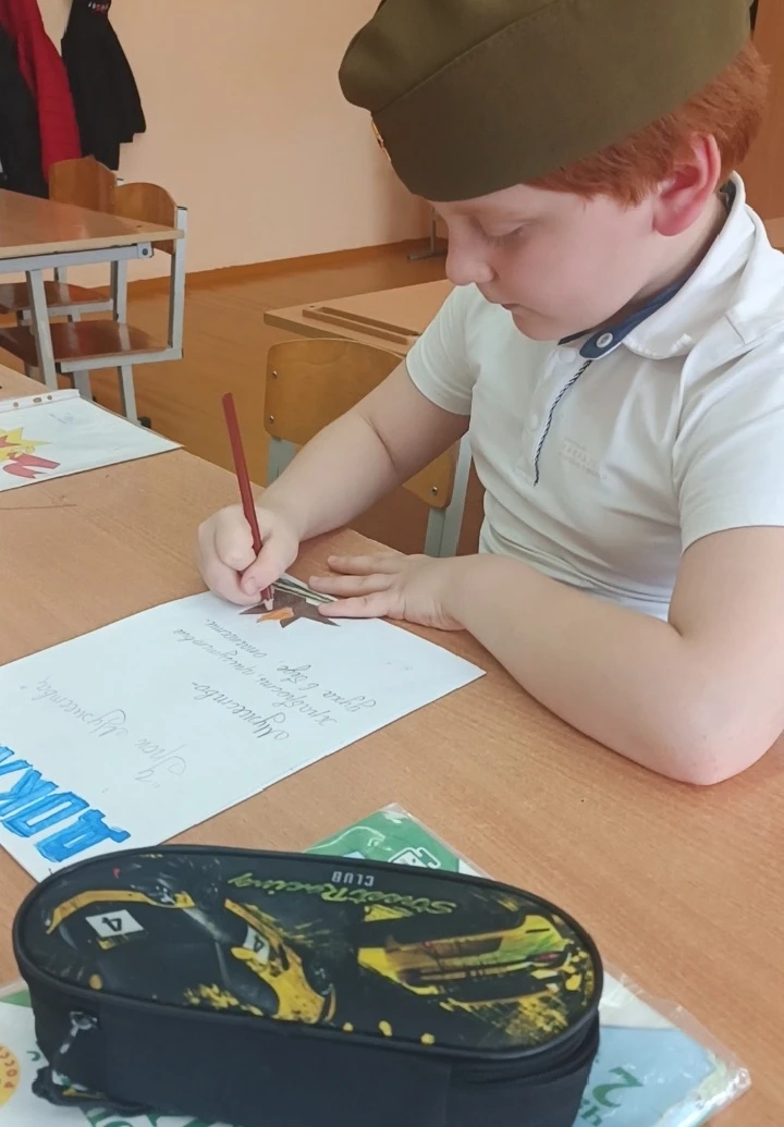 7 мая во 2 «Д» классе прошел урок мужества на тему: "Никто не забыт, ничто не забыто". Ребята с боль
