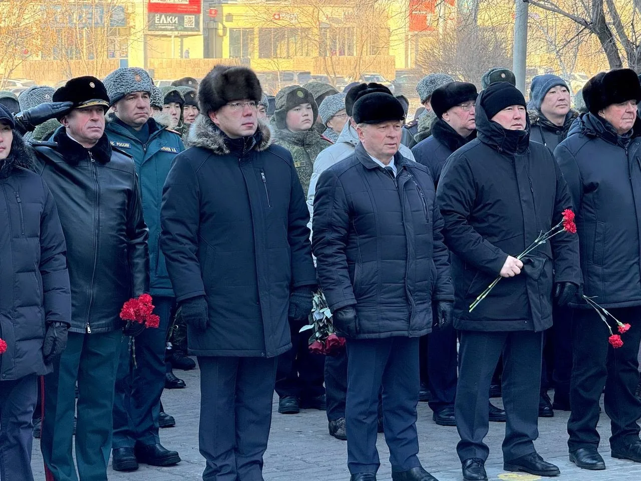 В День защитника Отечества прошёл  торжественный митинг и церемония возложения цветов на Мемориале П
