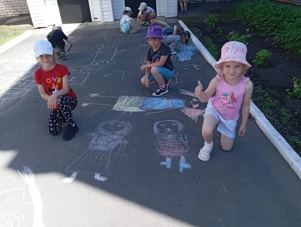 🌞Лето, лето, сказочное лето! 
От чудес кружится голова… 
Сколько солнца! Сколько света! 
Как прекра