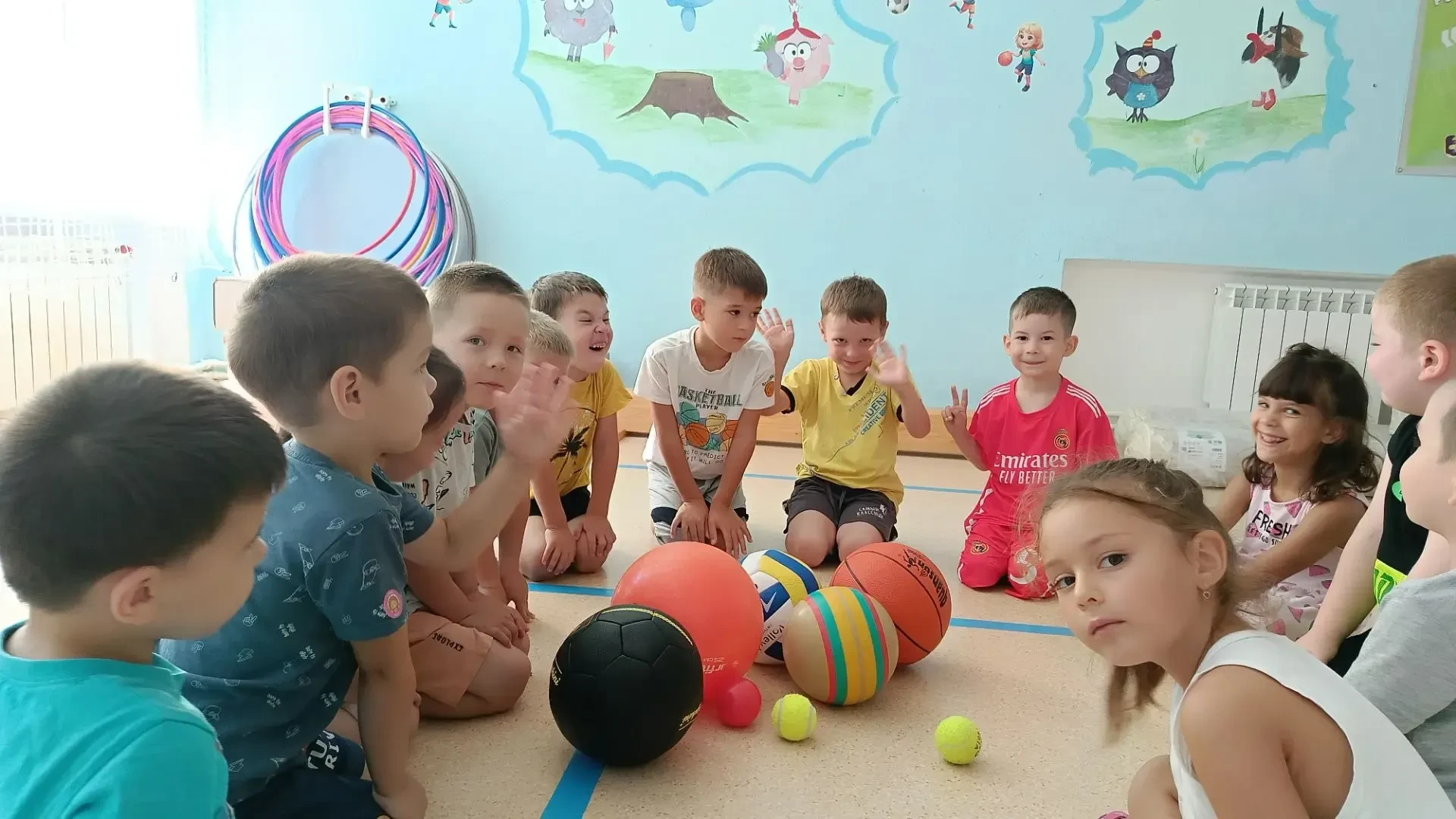 В ДОУ №22 "Гнёздышко" прошел день мяча.  Смех, азарт и море движений - вот секрет счастливого детств
