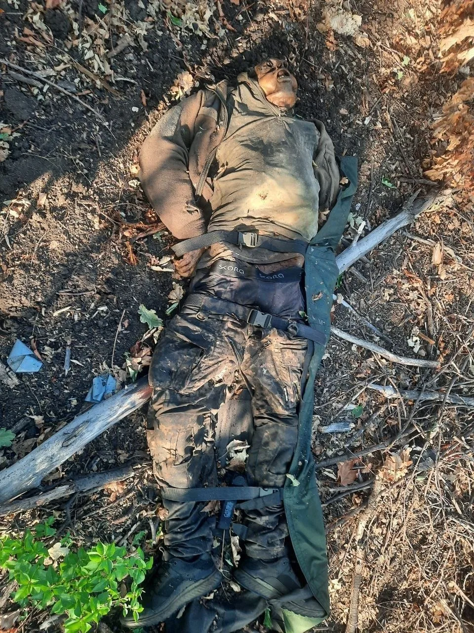 Даже по частям эвропу не увидят

Драпающие со своих позиций всушники не парятся тем, чтобы забирать 