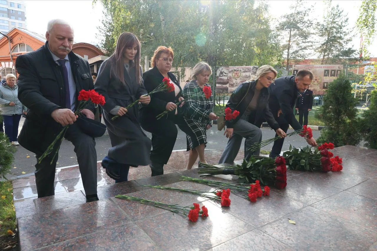 Сегодня вместе с коллегами-депутатами посетили 1-й Специальный полк полиции ГУ МВД Росс...