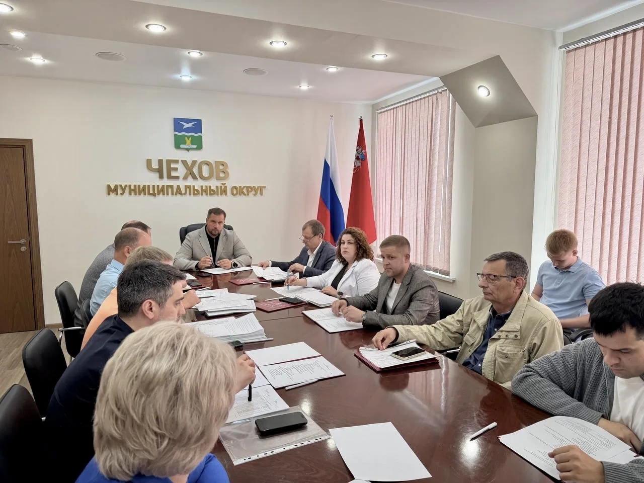 В ходе Часа по ЖКХ совместно с представителями ресурсоснабжающих организаций, соцблоком...