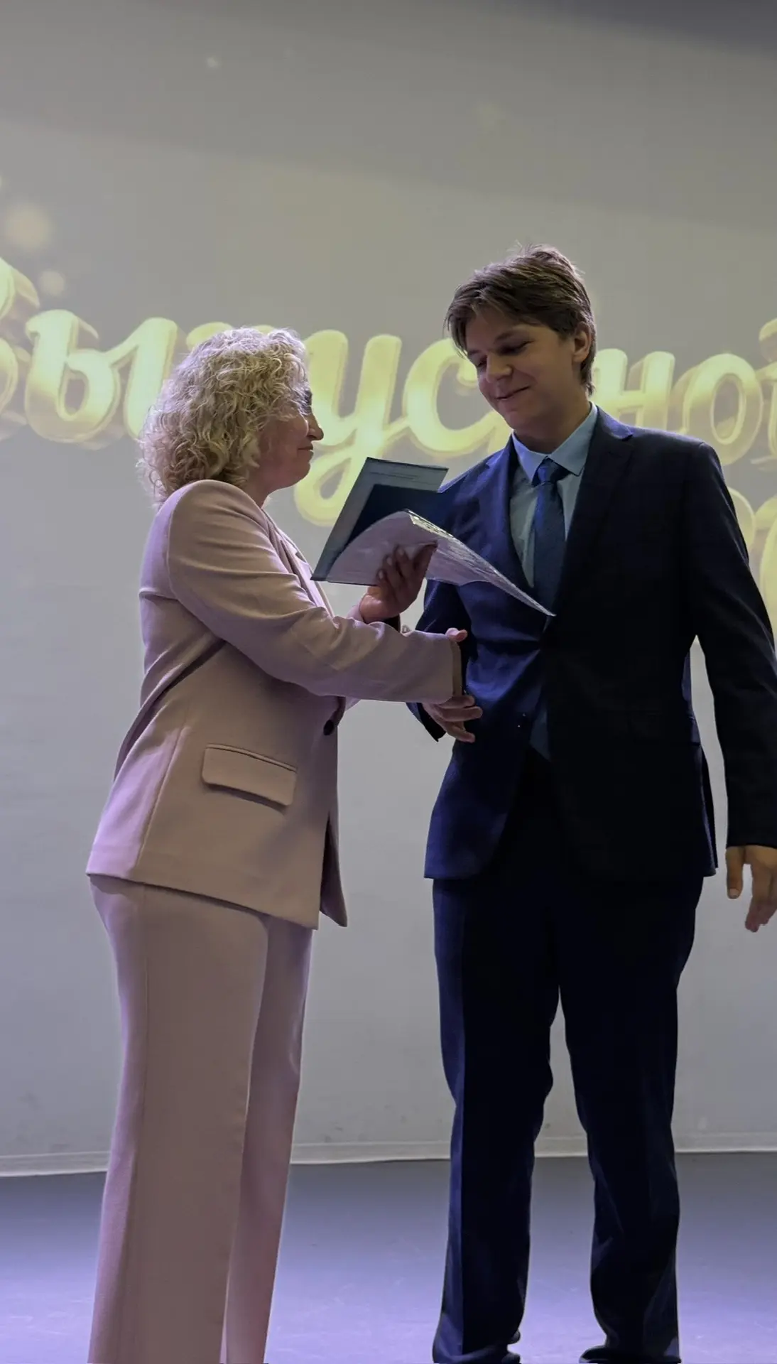 🎓✨ Школьная глава завершена!

Выпускной вечер остался в памяти как один из самых ярких и трогательн