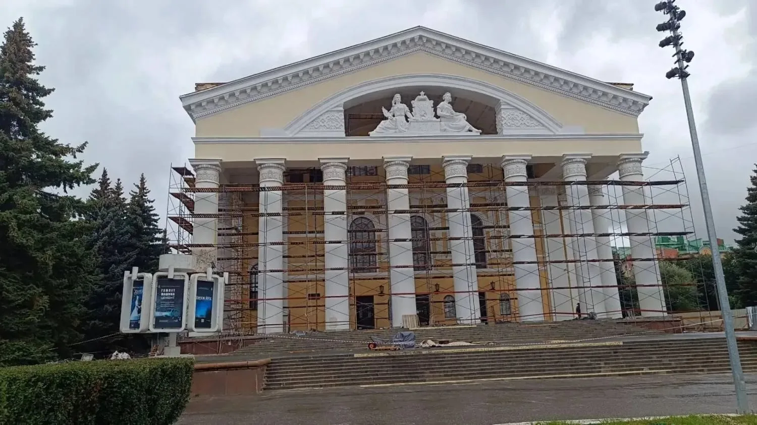 В Йошкар-Оле продолжается капитальный ремонт Марийского национального театра драмы имен...