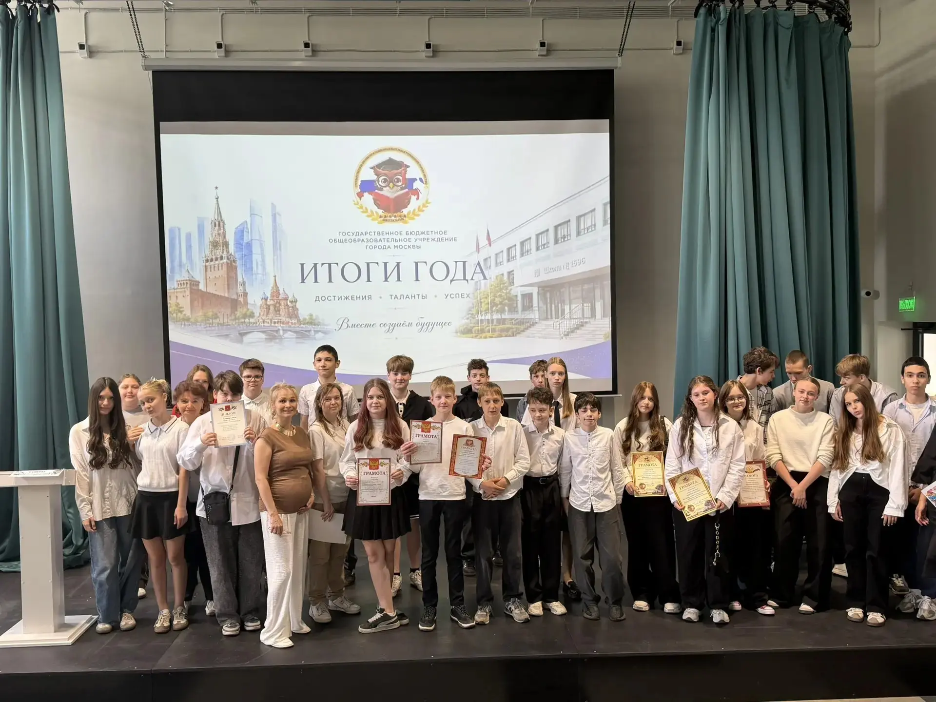 ☀️ По традиции учебный год завершился торжественными линейками в 6‑х, 7‑х, 8‑х и 10‑х классах. Это б