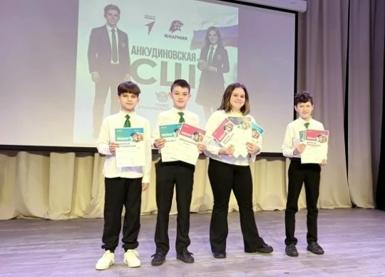 🇷🇺Сегодня, в начале новой учебной недели, прошла традиционная торжественная линейка. Мероприятие нач